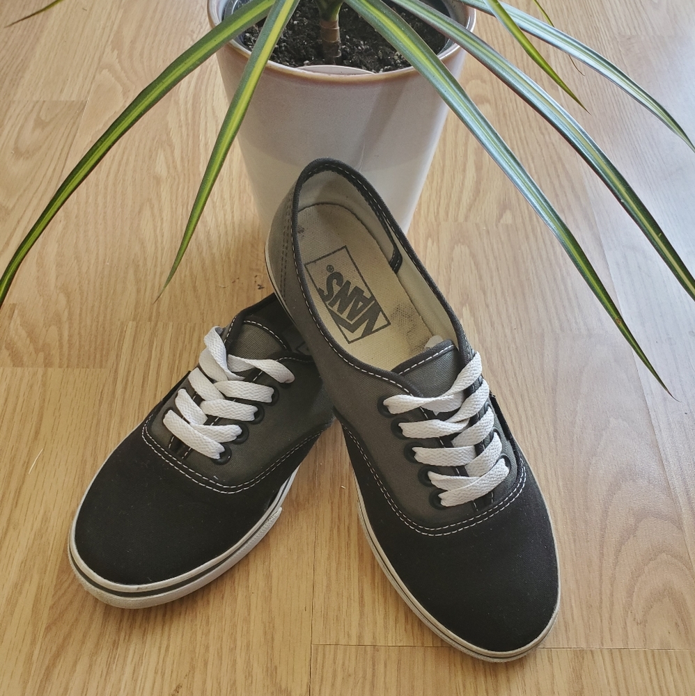 🦙 4/$25 Vans shoes